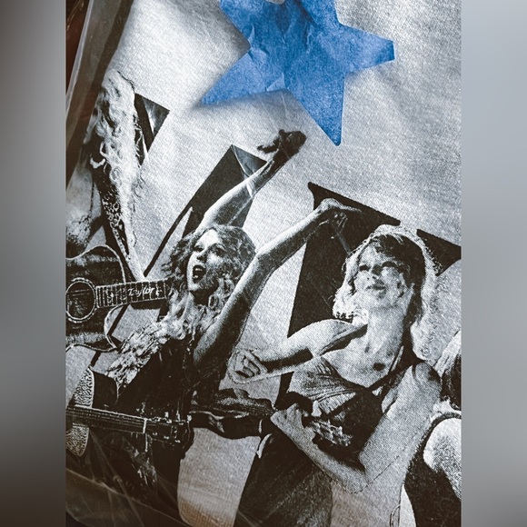 EUC TAYLOR SWIFT THE ERAS TOUR GRAY
CREWNECK- XS - Picture 4 of 6